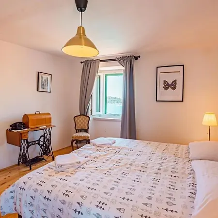 Apartments And Rooms Ille Guest house