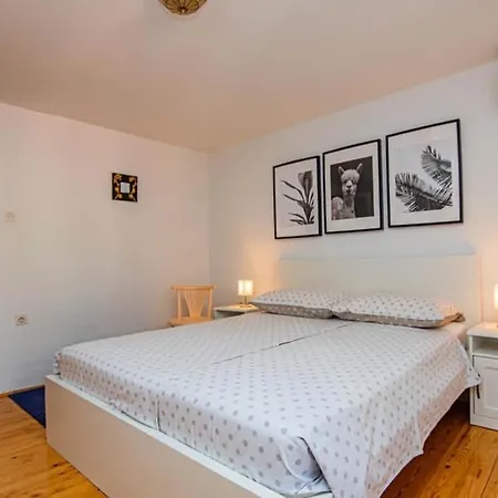 Guest house Apartments And Rooms Ille