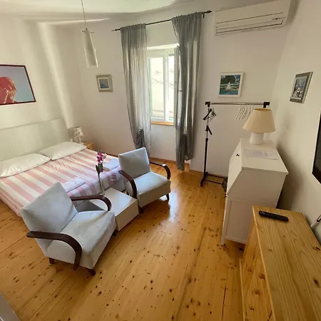 Apartments And Rooms Ille Guest house 3*