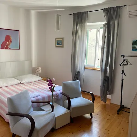 Guest house Apartments And Rooms Ille 3*