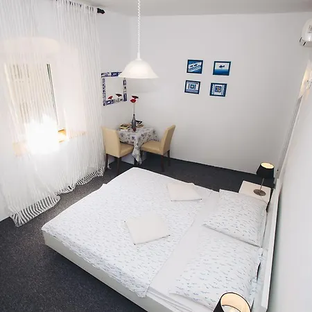 Guest house Apartments And Rooms Ille 3*