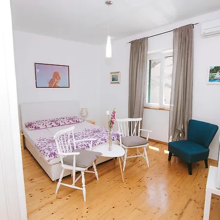 Apartments And Rooms Ille