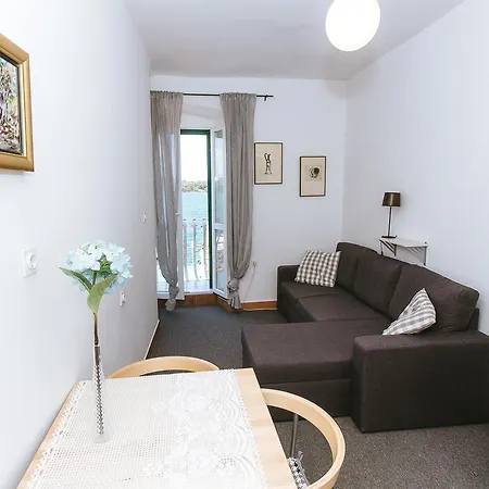 Apartments And Rooms Ille Guest house 3*