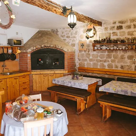 Guest house Apartments And Rooms Ille 3*