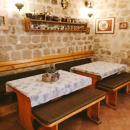 Apartments And Rooms Ille 3*