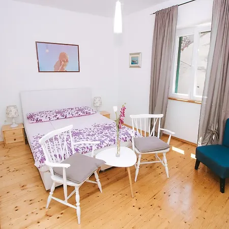 Apartments And Rooms Ille Guest house 3*