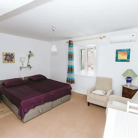 Apartments And Rooms Ille 3*