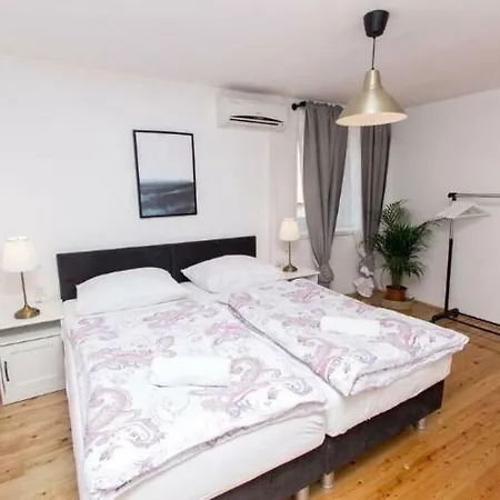 Guest house Apartments And Rooms Ille