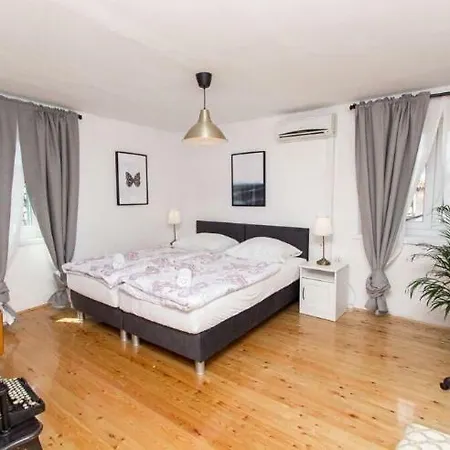 Guest house Apartments And Rooms Ille 3*