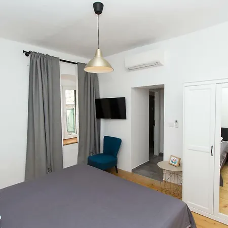Apartments And Rooms Ille 3*