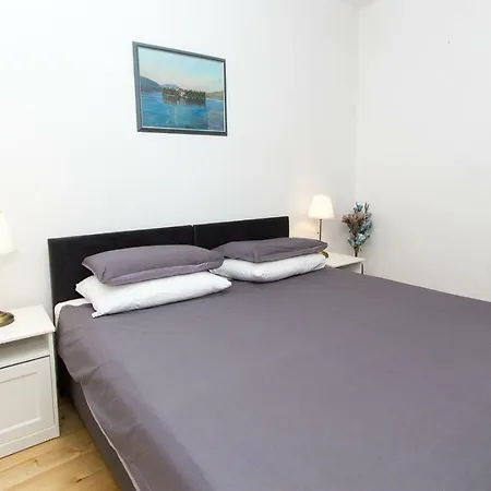 Guest house Apartments And Rooms Ille Sibenik