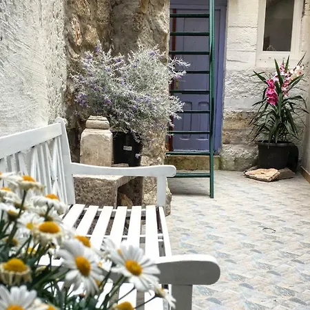 Apartments And Rooms Ille Guest house 3*