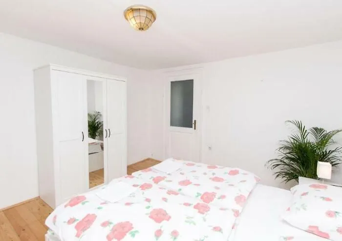 And Ille 게스트하우스 4*