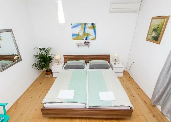 And Ille Шибеник